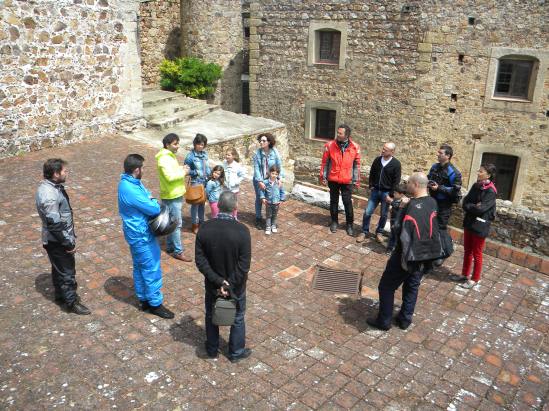 16 turistas